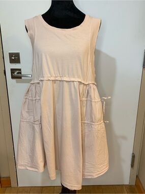 Anthropologie Oversize Asymmetrical Cream Sleeveless Knee Length Dress. Small